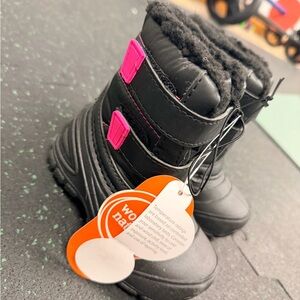 NWT Toddler size 7 winter boots